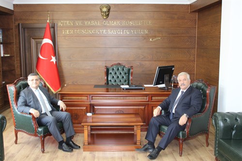  Bursa Polis Okulu Müdürü 1. Sınıf Emniyet Müdürü Fikret BAYRAKTAR Kaymakam Dr. Mustafa ÖZARSLAN'ı makamında ziyaret etti.